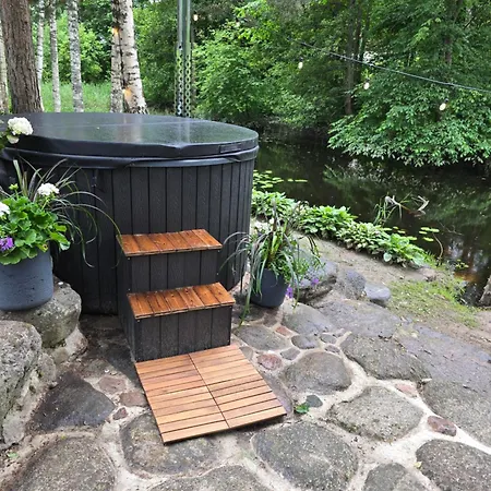 Linnumaja Holiday home Uulu